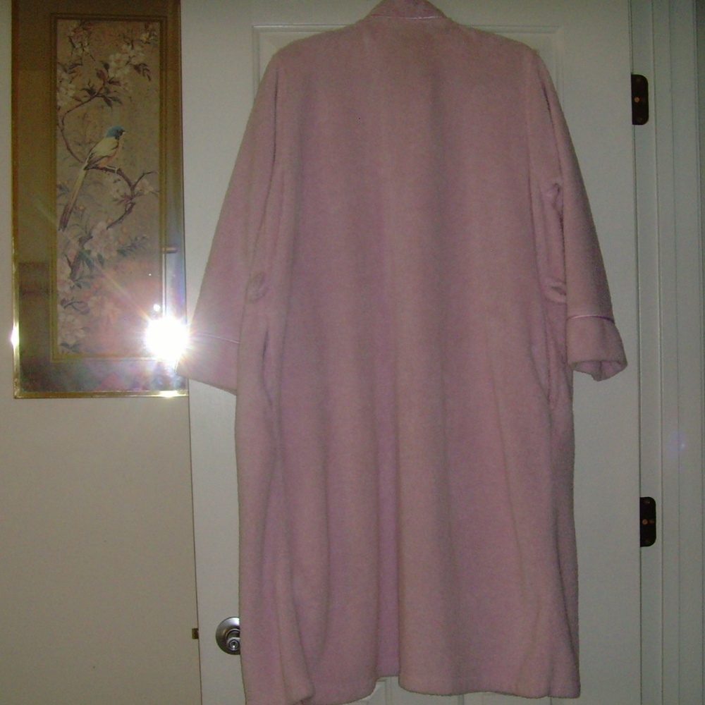 NAUTICA Sleepwear Fluffy Pink Robe in L-XL - Picture 7 of 15